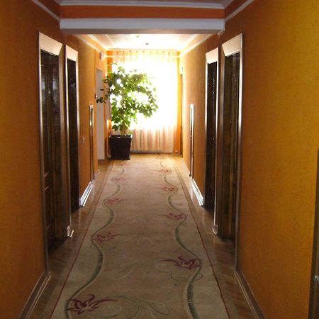 Hotel Profspilkovyi 루치크 외부 사진