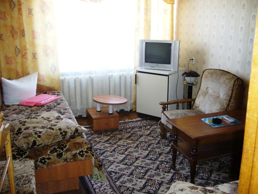 Hotel Profspilkovyi 루치크 외부 사진
