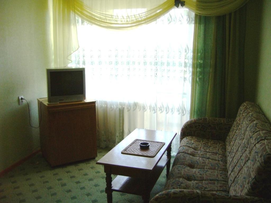 Hotel Profspilkovyi 루치크 외부 사진