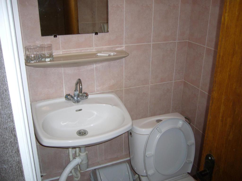 Hotel Profspilkovyi 루치크 객실 사진
