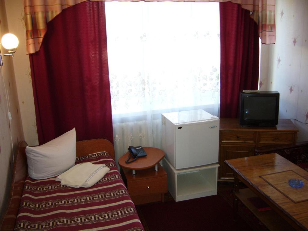 Hotel Profspilkovyi 루치크 객실 사진