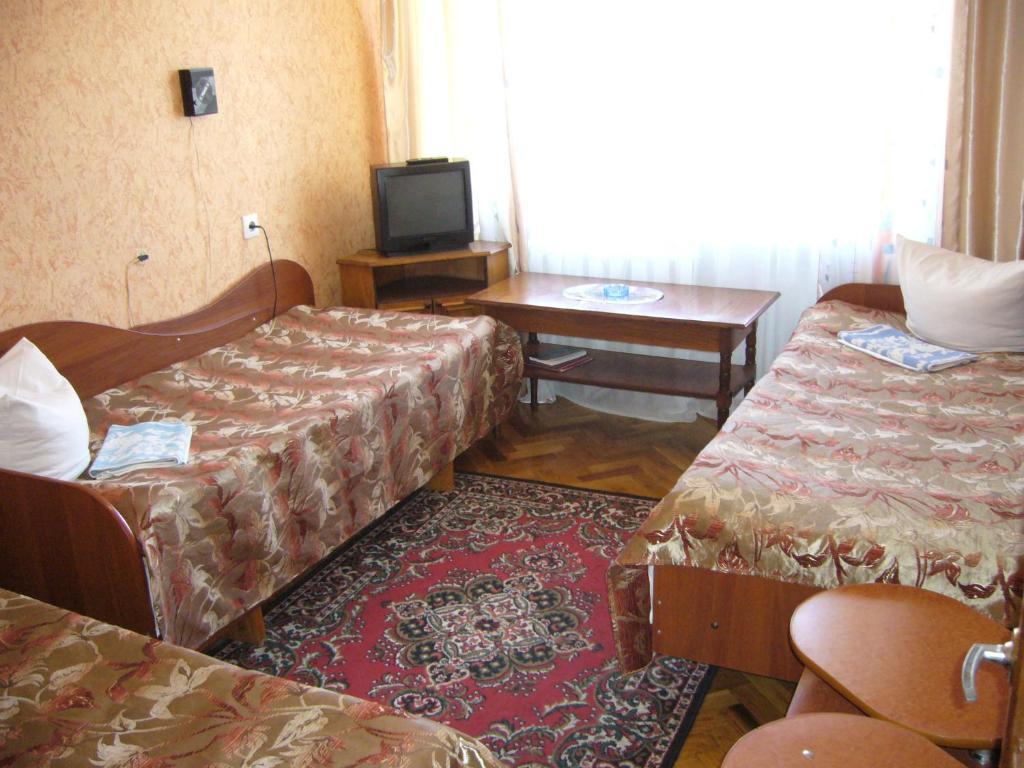 Hotel Profspilkovyi 루치크 객실 사진
