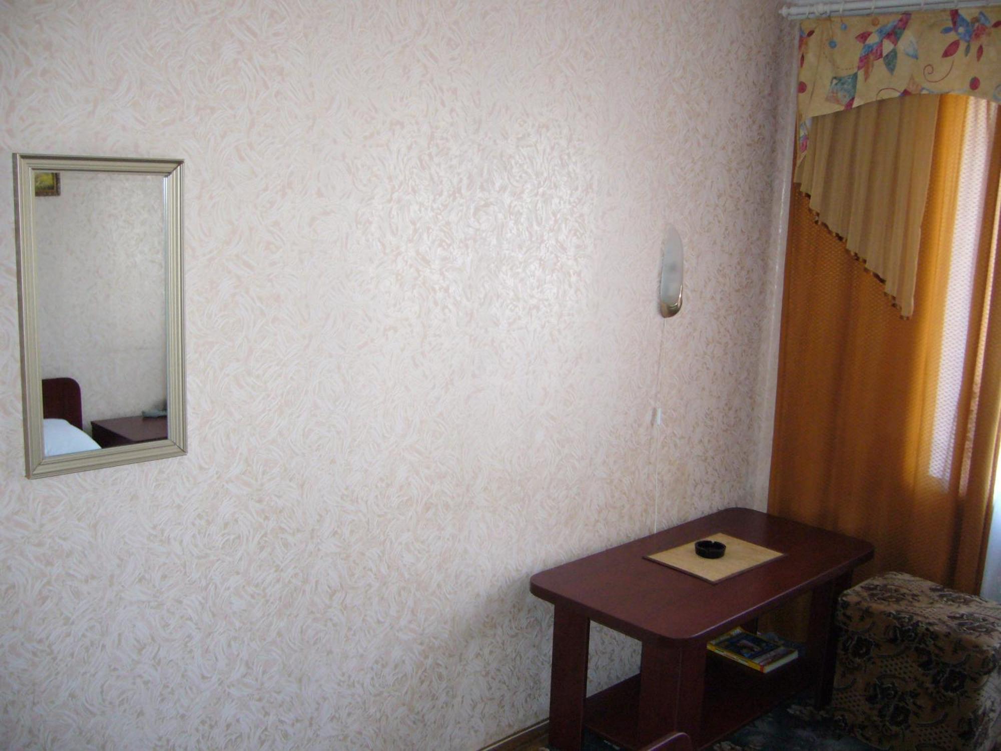 Hotel Profspilkovyi 루치크 외부 사진