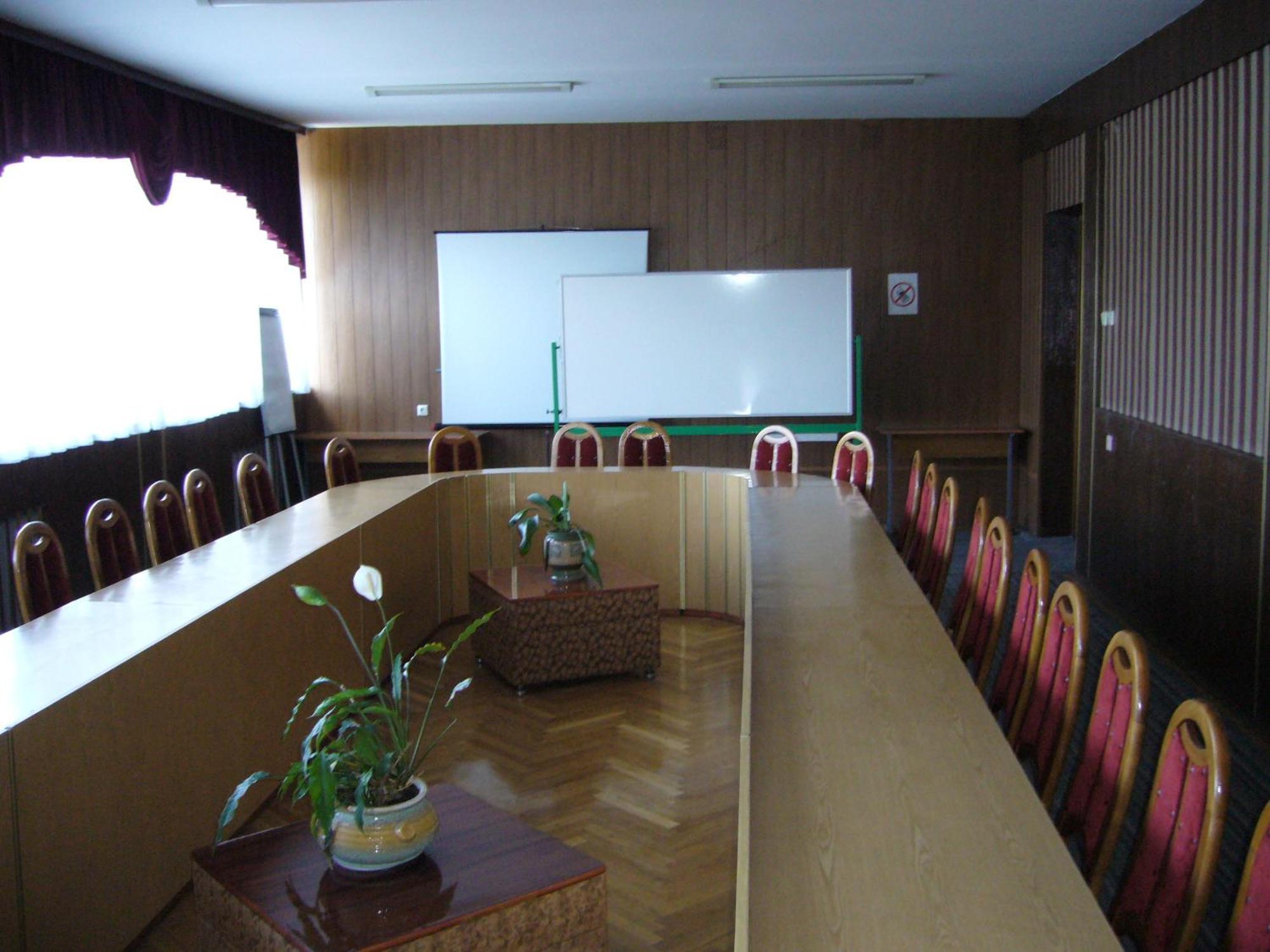 Hotel Profspilkovyi 루치크 외부 사진