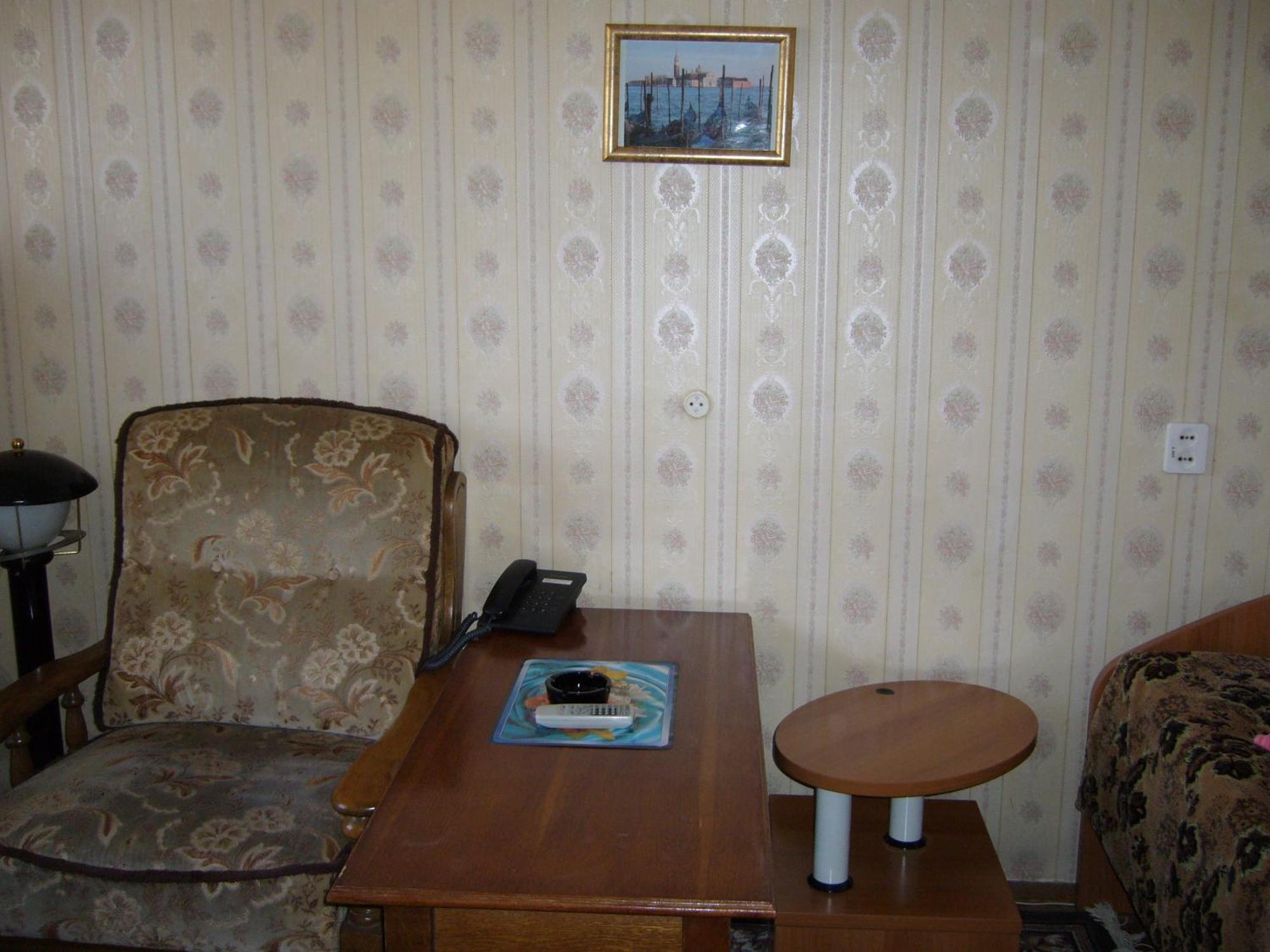 Hotel Profspilkovyi 루치크 외부 사진