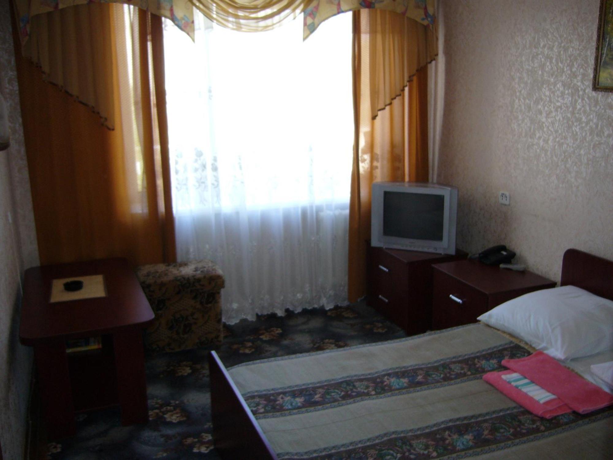 Hotel Profspilkovyi 루치크 외부 사진