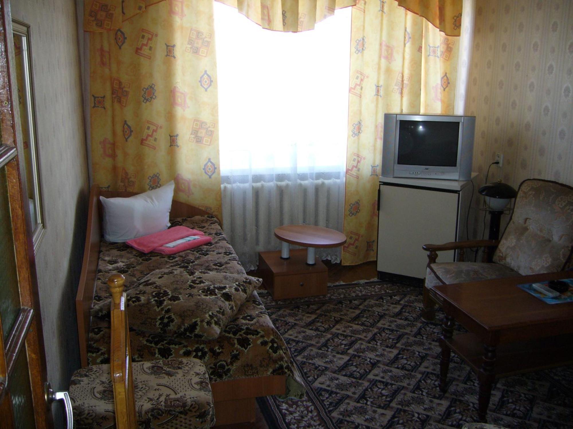 Hotel Profspilkovyi 루치크 외부 사진