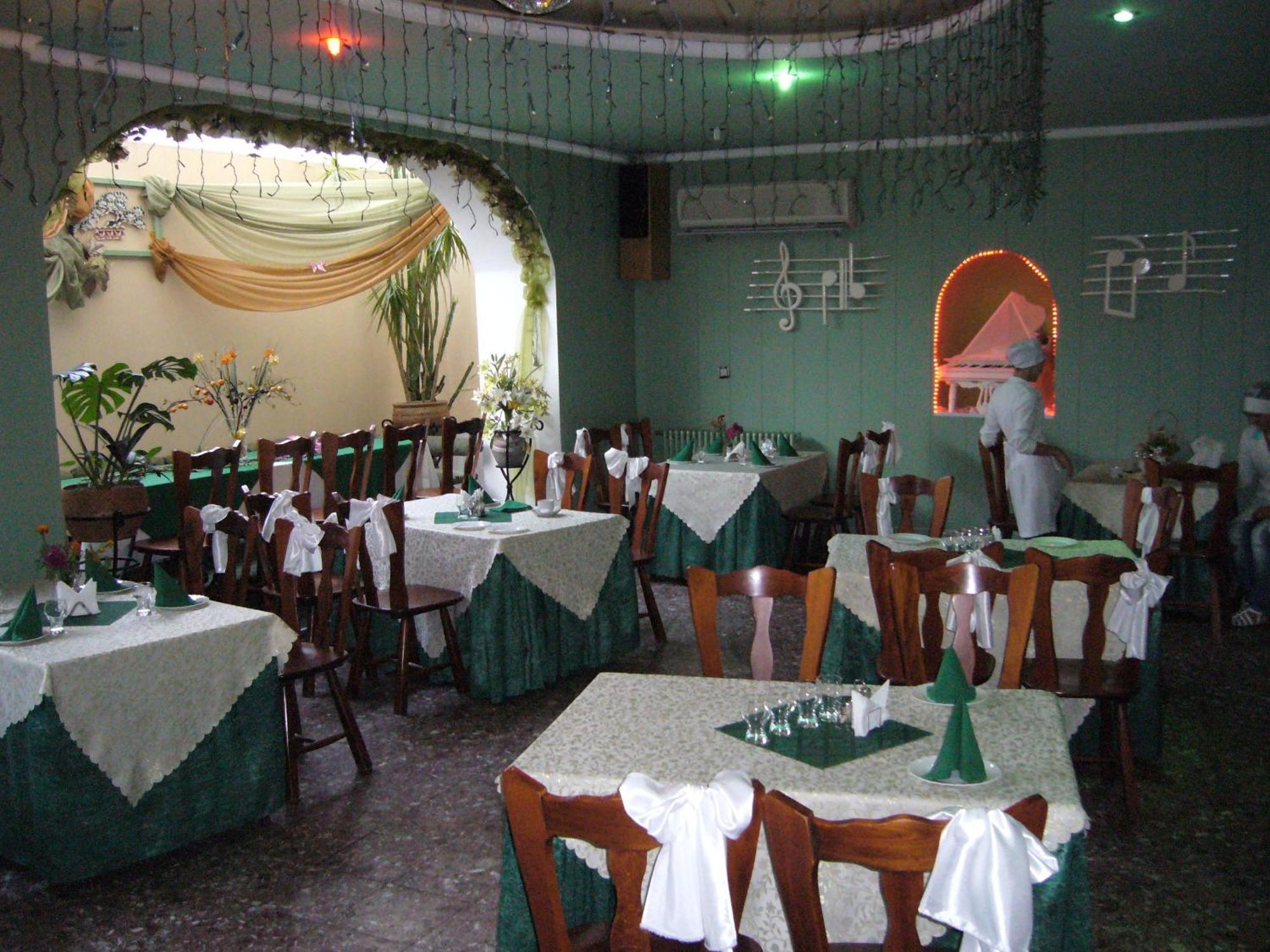 Hotel Profspilkovyi 루치크 외부 사진